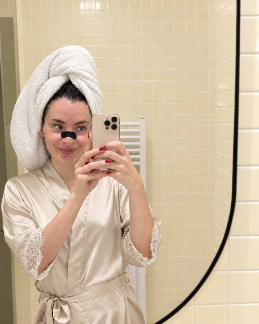 Frau mit LongevityLife Nasenstrip