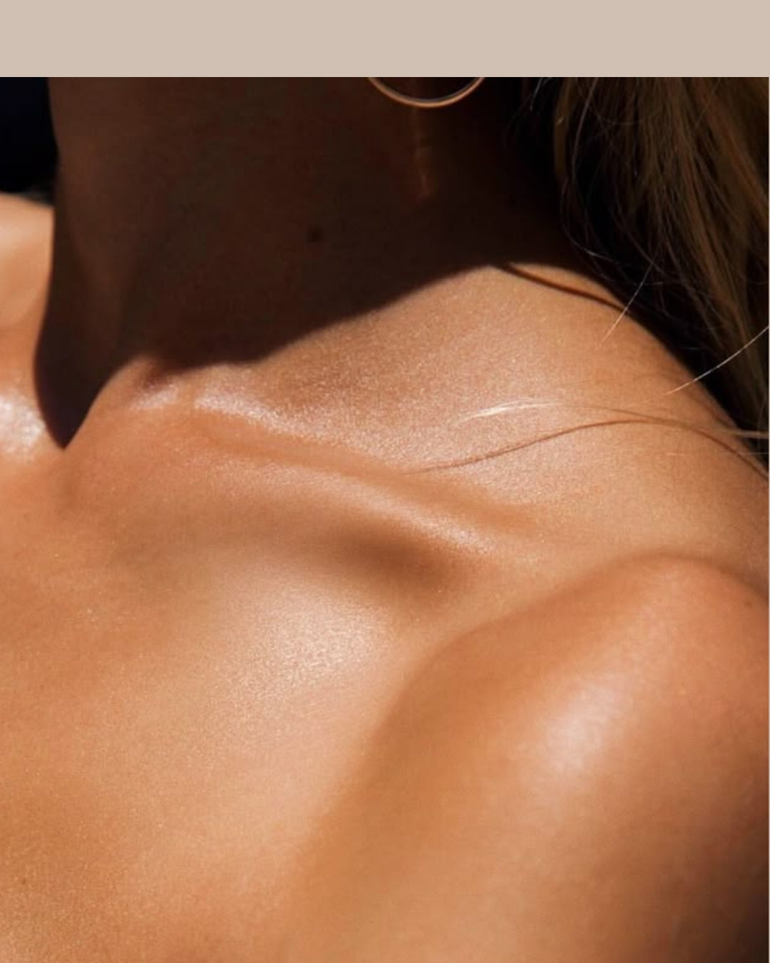 A topless woman is portrayed, highlighting her silhouette in a minimalist environment.