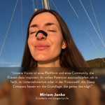 Miriam Janke, Gründerin von LongevityLife, mit aufgeklebtem Nasenstrip und ihrem Zitat zur Vision der Marke