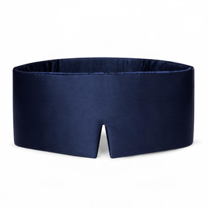 Satin-Schlafmaske in Night Blue, Vorderansicht auf weißem Hintergrund